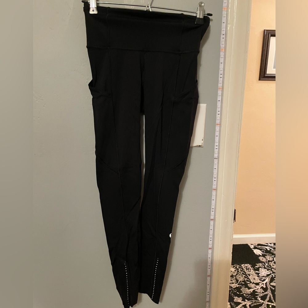 Black lulu lemon leggings with pockets